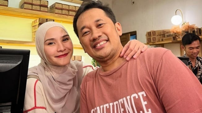 Hanung Bramantyo dan Zaskia Mecca